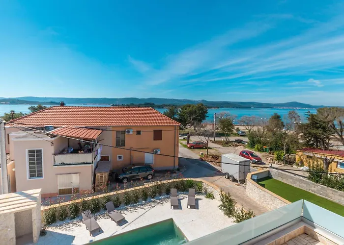 펜션 Amazing In With Sauna 투라니